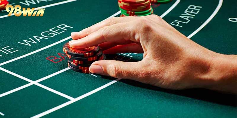 Gấp thếp Baccarat sở hữu cả ưu điểm và nhược điểm khi áp dụng